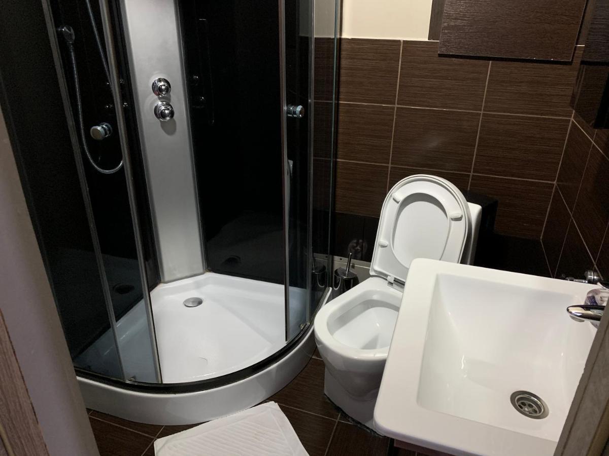 Deluxe Plaza Hotel Almaty Ngoại thất bức ảnh