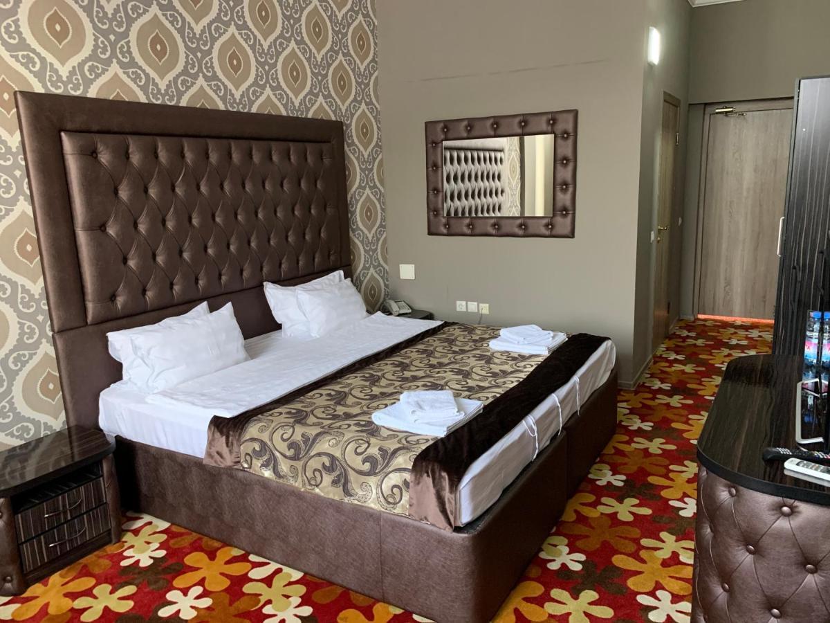 Deluxe Plaza Hotel Almaty Ngoại thất bức ảnh