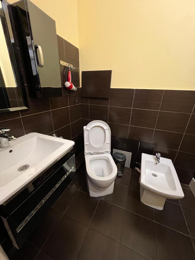 Deluxe Plaza Hotel Almaty Ngoại thất bức ảnh