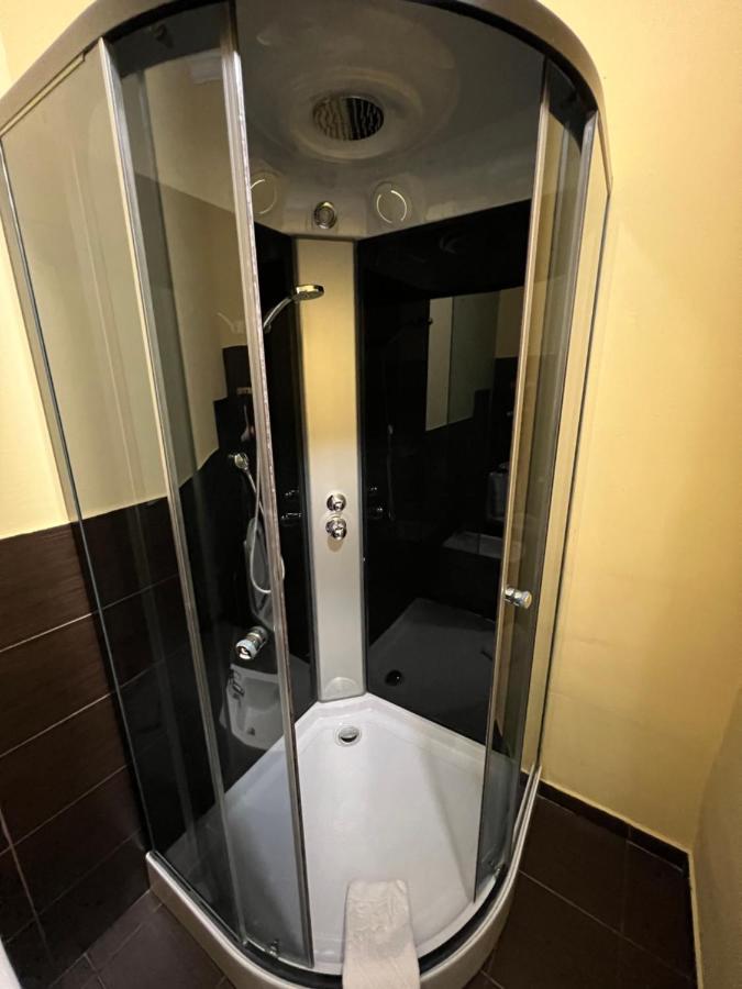 Deluxe Plaza Hotel Almaty Ngoại thất bức ảnh