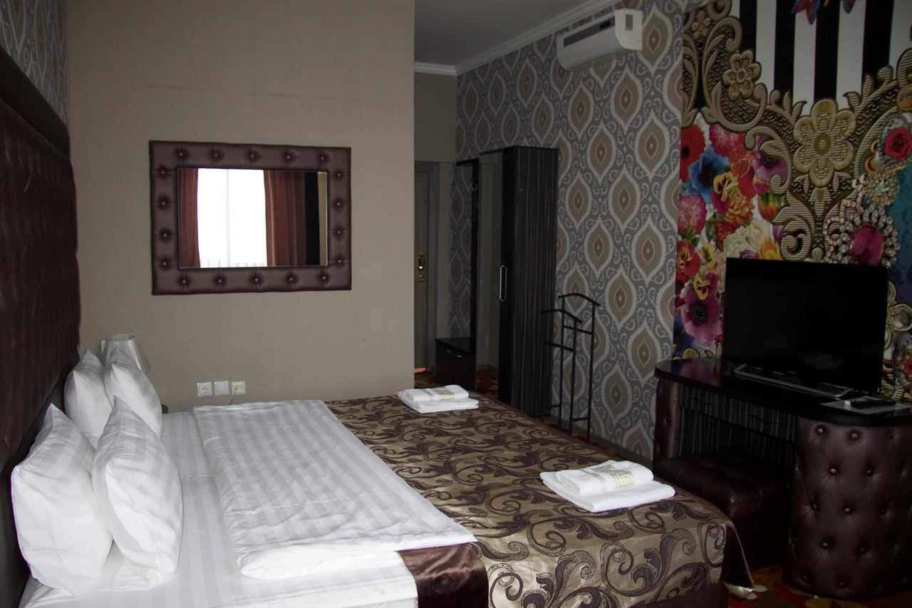Deluxe Plaza Hotel Almaty Ngoại thất bức ảnh