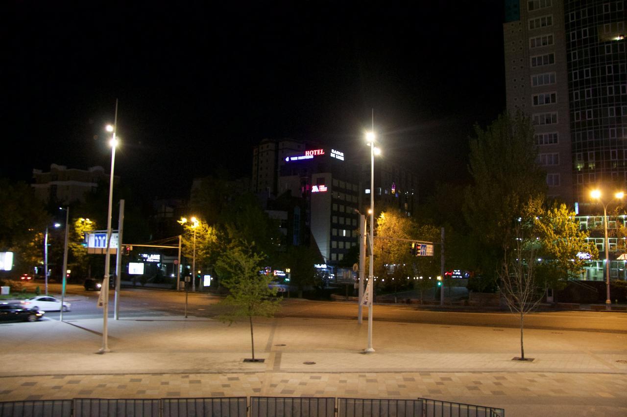 Deluxe Plaza Hotel Almaty Ngoại thất bức ảnh