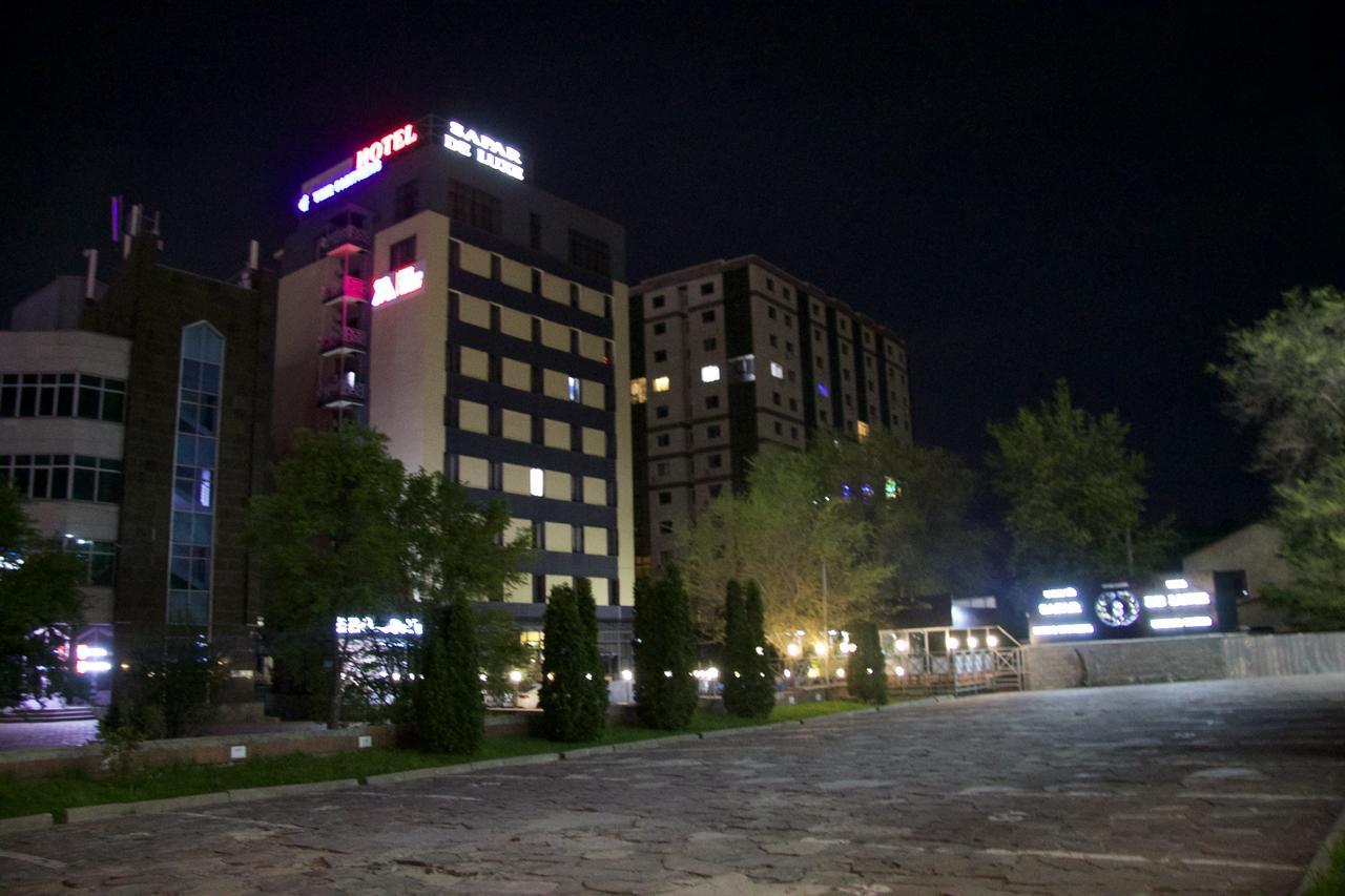 Deluxe Plaza Hotel Almaty Ngoại thất bức ảnh